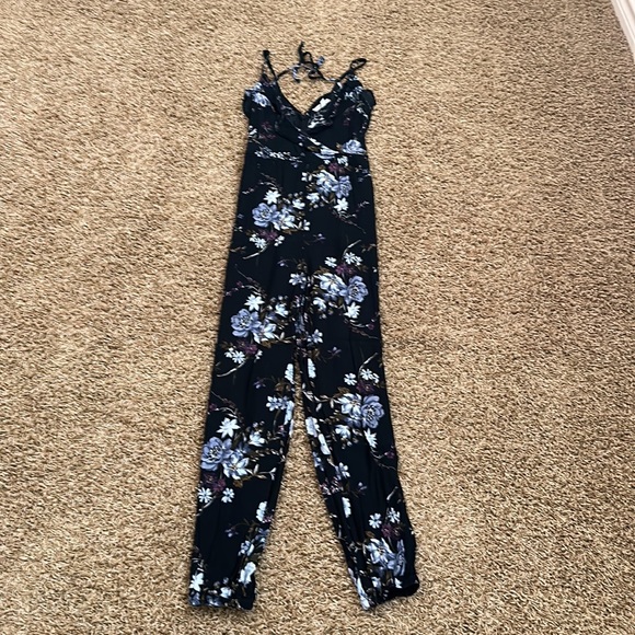 Floral jumpsuit - Picture 2 of 8